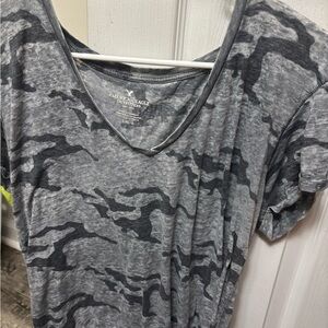 American Eagle Outfitters Charcoal Camo Short Sleeve Tee